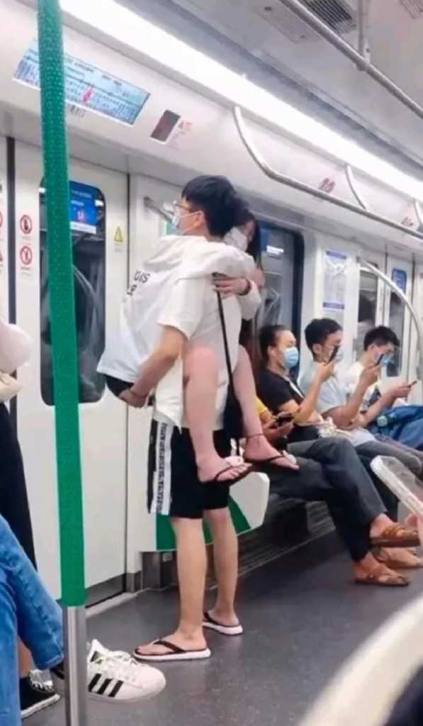 找一個不捨得讓妳雙腳著地的男朋友.jpg