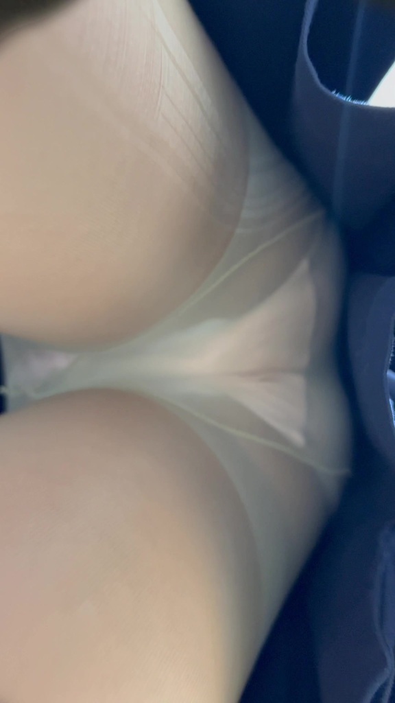 JK制服学妹..肉丝袜粉色骚内..多视角cd贴着屁股拍 024.jpg