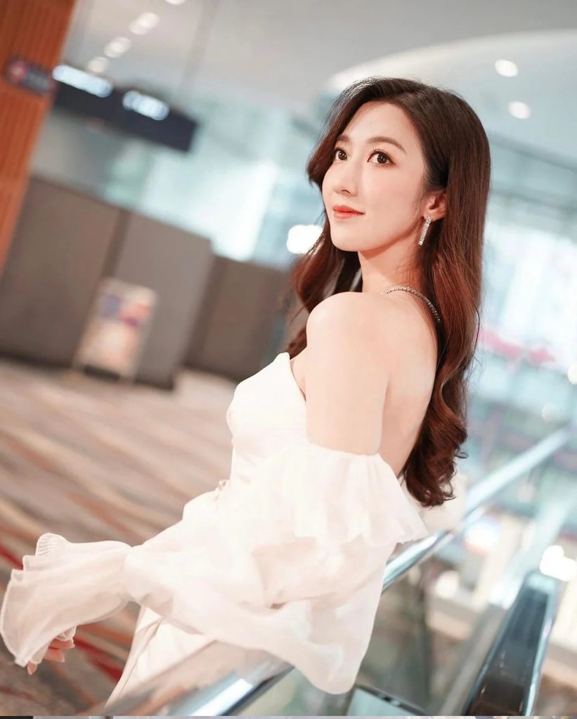 3 何依婷 (何依婷IG).jpg