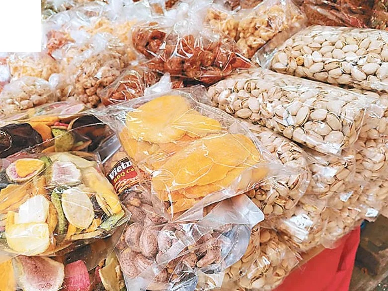 3  本報隨機購買10款涼果樣本，交專家檢測其滴滴涕及亞硝酸鹽含量，結果九成超標。.jpg.jpg