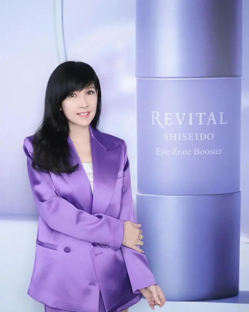 3   周慧敏狀態極佳，今天出席活動，秀出一雙筆直又纖細的美腿.jpg