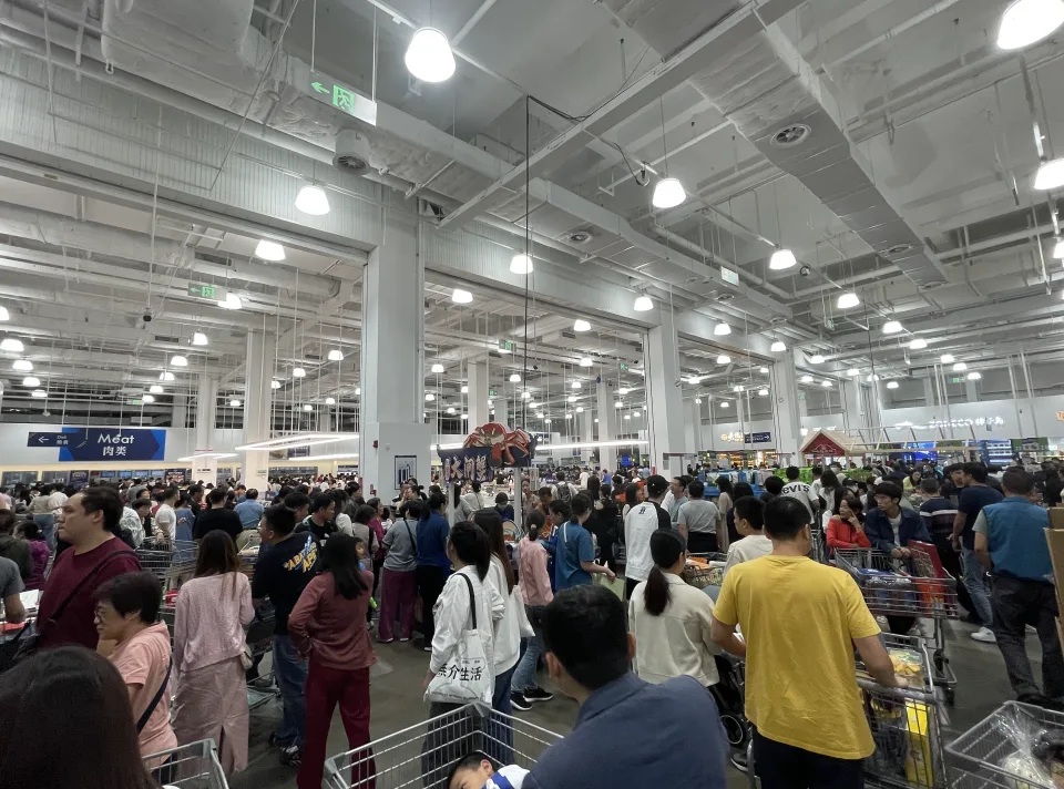 2 東瀛遊首發團出發，港人已可以直通內地超市掃年貨.jpg