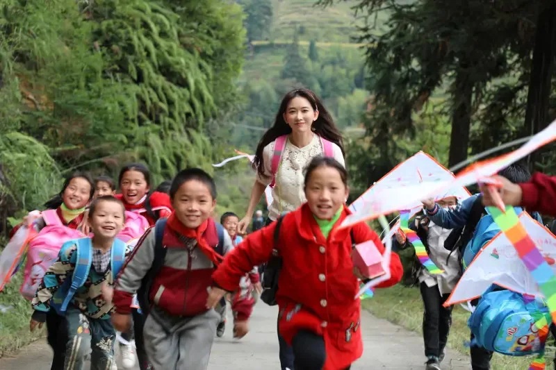 2  林志玲2024「慈善年曆」明日開賣。.jpg