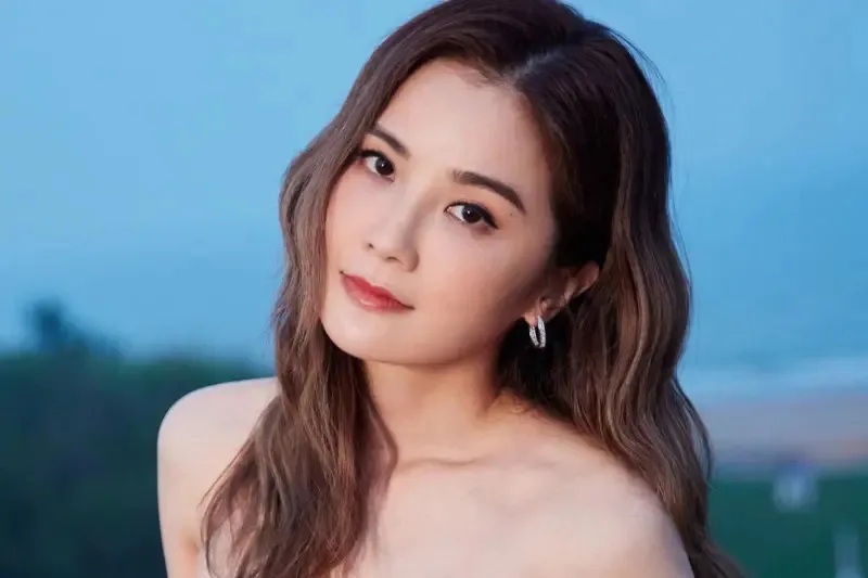 11 蔡卓妍曬出中學時期照片，與現在長相並無差別，清純稚嫩的模樣曝光。.jpg.jpg