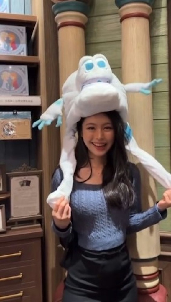 3 主播林婷婷緊身背心上陣迪士尼。.jpg