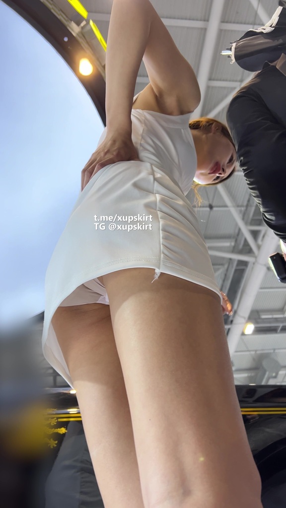 近距离欣赏车模美女性感白内 26.jpg