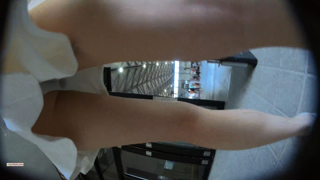 名门夜宴CD系列商圈尾随各种打扮前卫性感美女偷拍裙底风光强行拍摄和男友看电影美女的透明骚丁 756.jpg.jpg