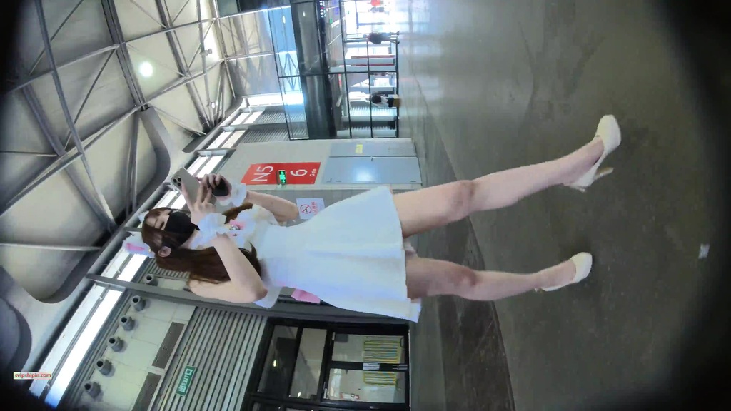 名门夜宴CD系列商圈尾随各种打扮前卫性感美女偷拍裙底风光强行拍摄和男友看电影美女的透明骚丁 759.jpg.jpg