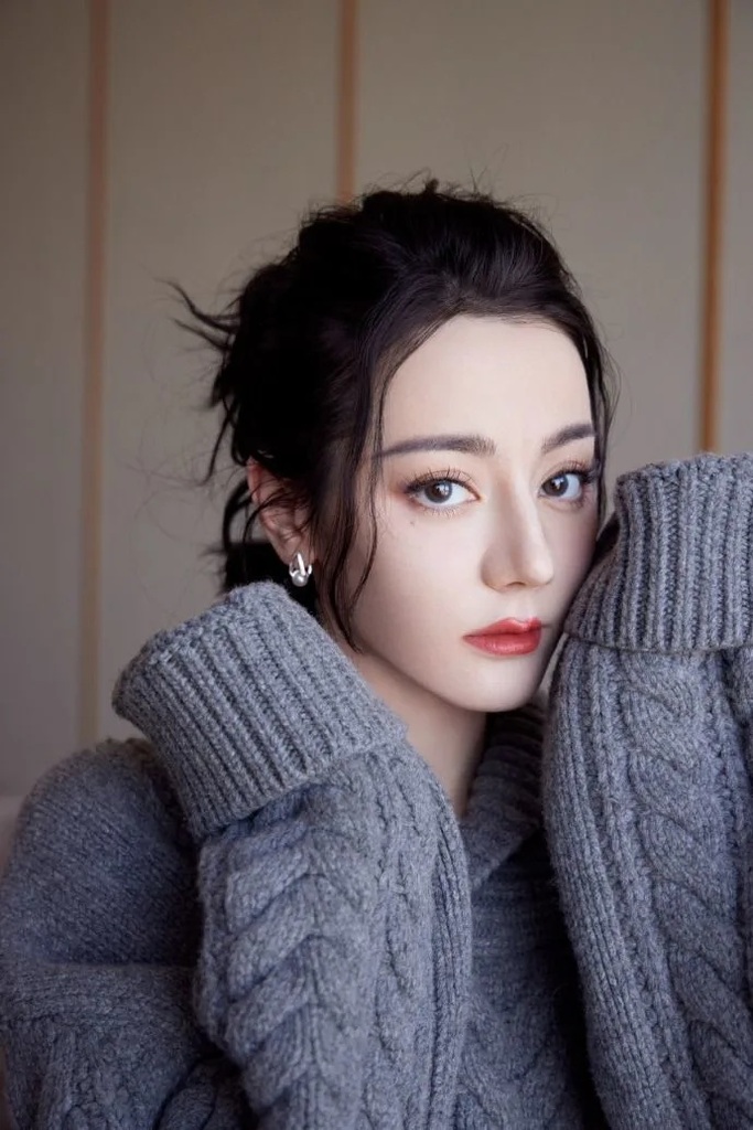 2 迪麗熱巴是大陸一線女星。.jpg