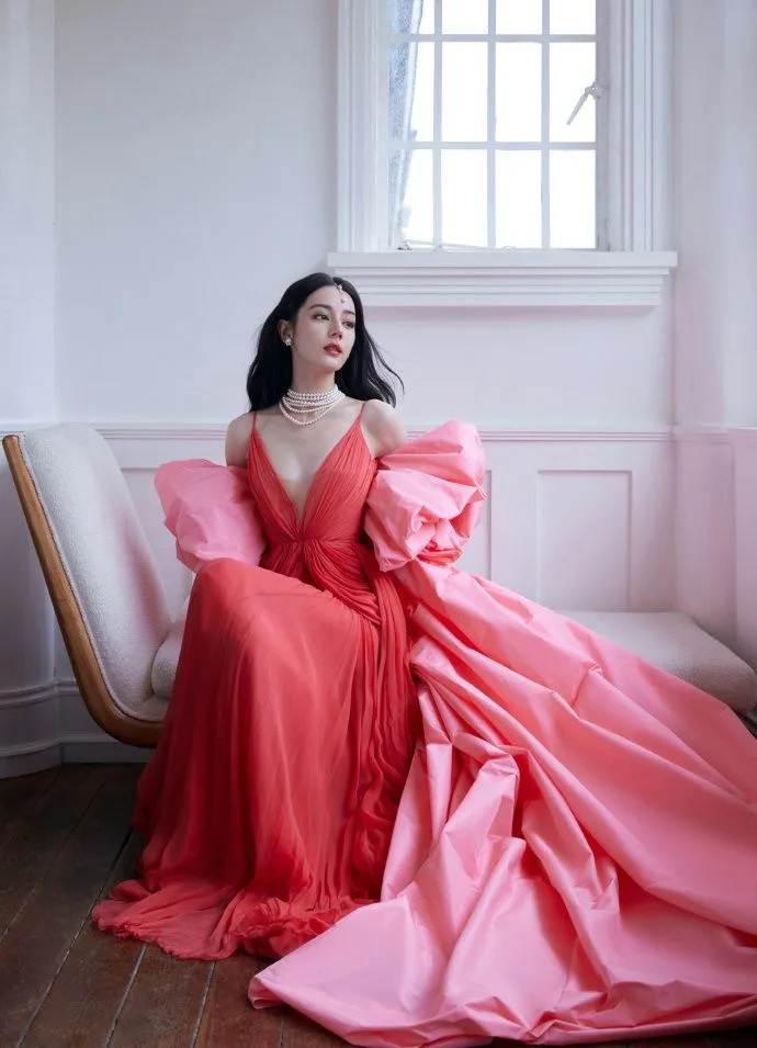 5 熱巴出席微博之夜的戰袍。.jpg