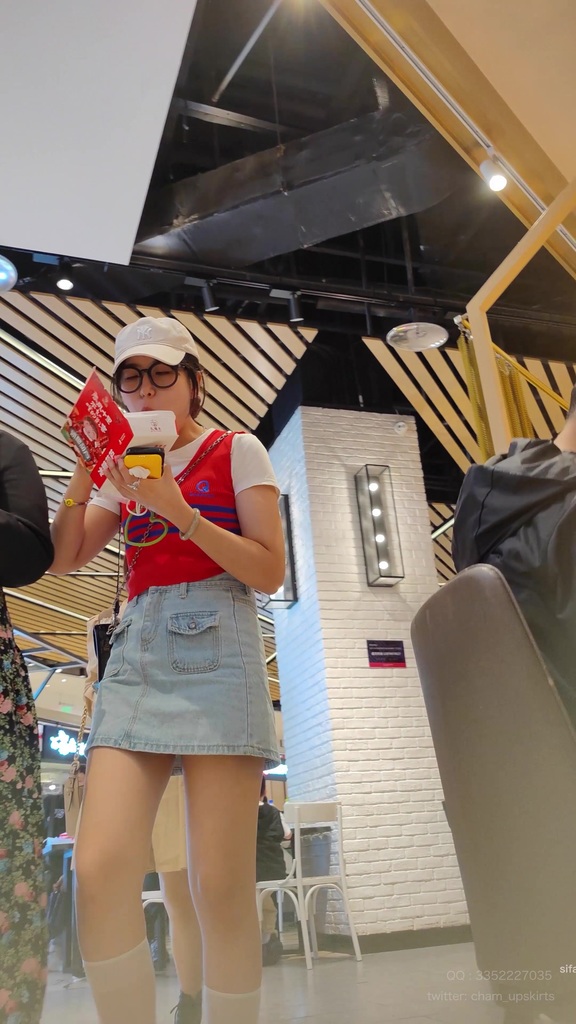 【XLBCD】225白色丝袜牛仔裙眼睛小姐姐，蓝色内内 68.jpg