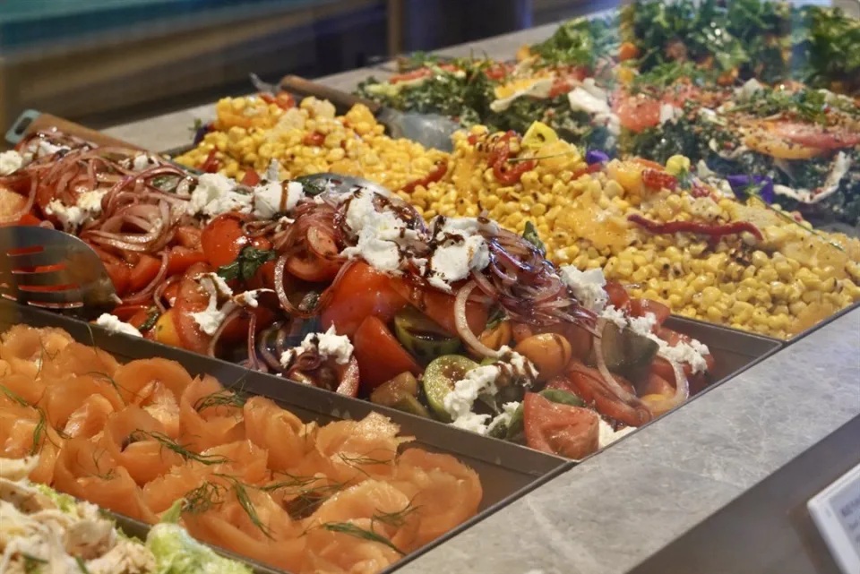 1 近日兩餸飯終於殺入本港金融中心「開餐」的核心地帶IFC。.jpg