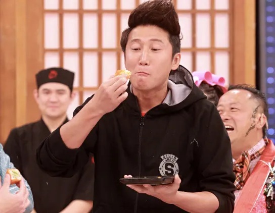 3 藝人洪天明過去在《獎門人》中表現出色，在節目裏累積贏得超過兩萬件花之戀壽司。.jpg.jpg