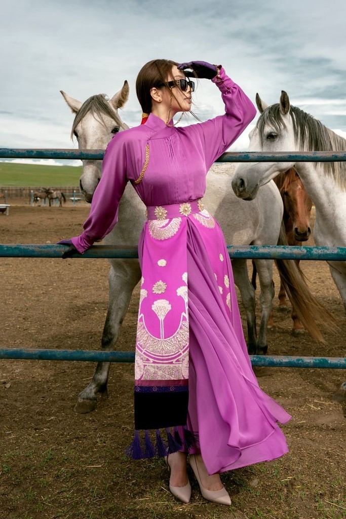 Ladies and Horses (6) - Copy.jpg