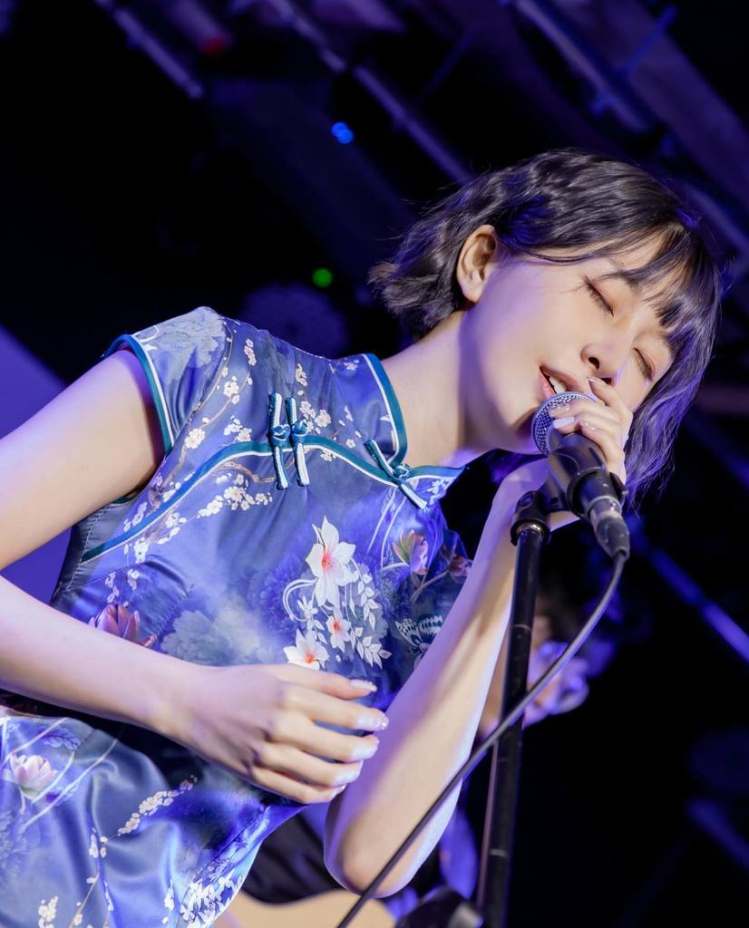 Niya 妮婭 1995 (5).jpg