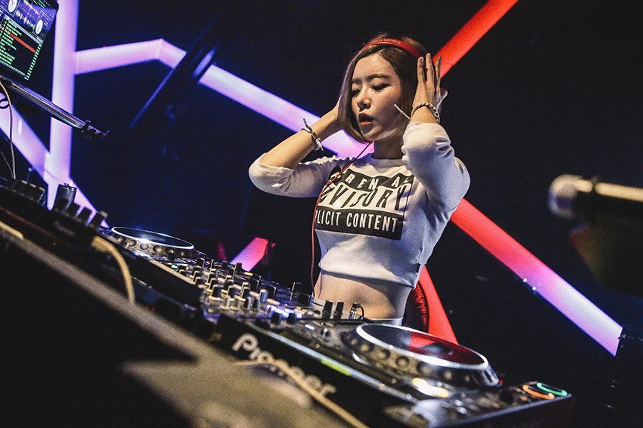 DJ-female-sexy-Korea.jpg