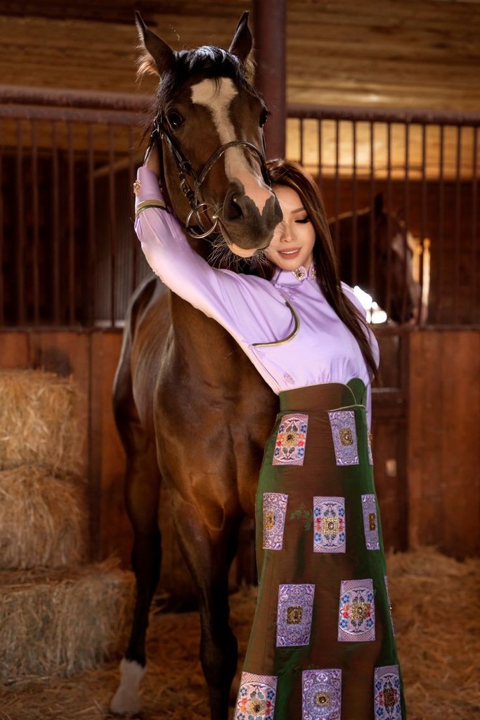 Ladies and Horses (21) - Copy.jpg