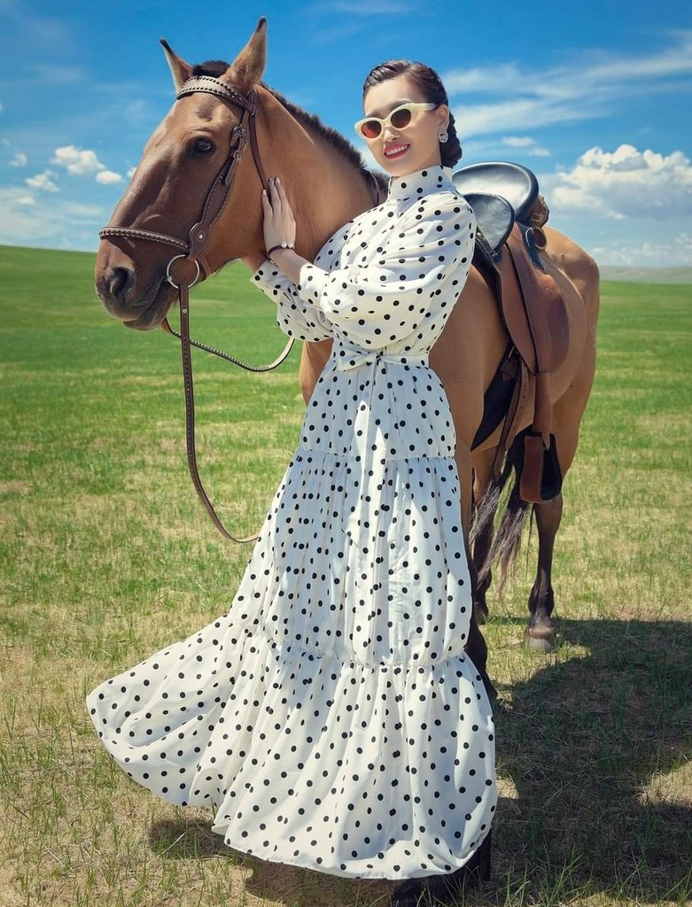 Ladies and Horses (24) - Copy.jpg