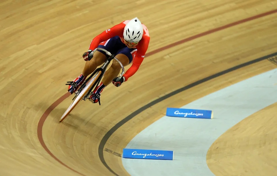 1 李慧詩跨越傷患的高牆，於2010年廣州亞運會以破亞洲紀錄成績奪得首面金牌。.jpg.jpg