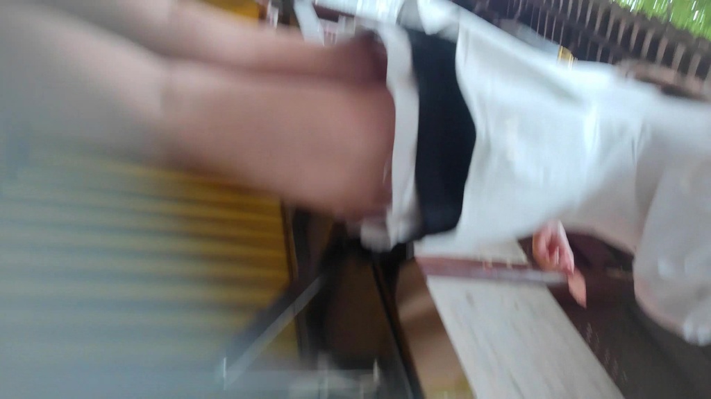 偷拍大师精品CD美女裙底风光❤️极品少妇撅着P股祈福白色内内 清纯美丽女大学生超短裙，黄色内内 066.jpg.jpg