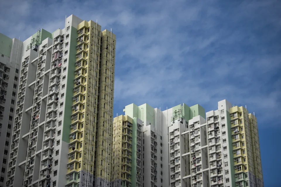 1  農曆新年過後，不少公屋戶在內地或日韓台享受食買玩假期回港，便接連聽到震撼消息.jpg.jpg