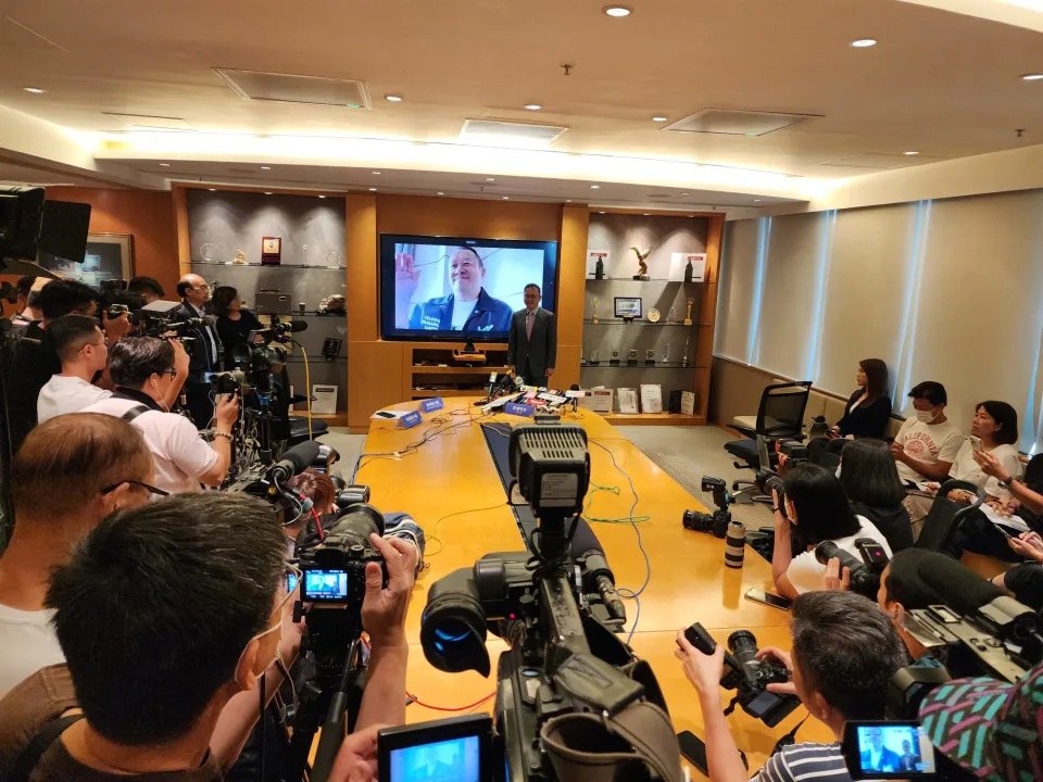 傳許濤及曾志偉離職 TVB否認 曾志偉視像現身笑容滿面辟謠.jpg