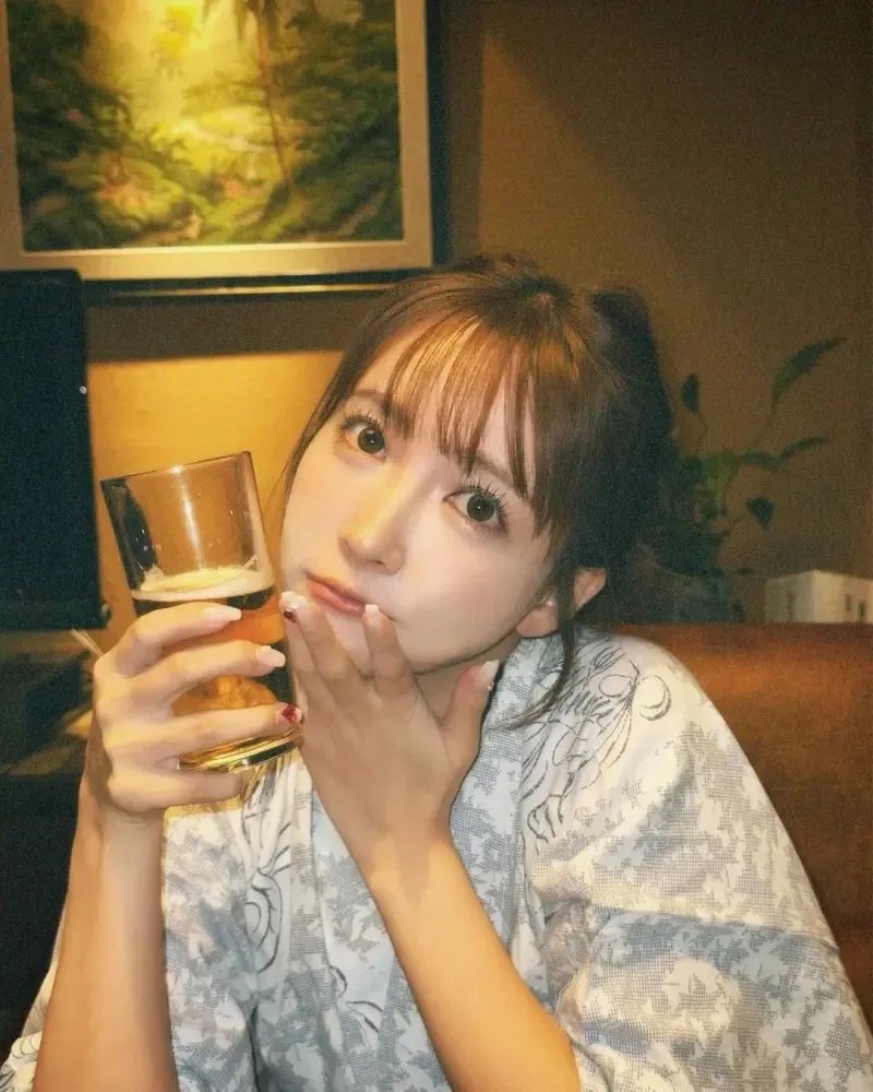 2 三上悠亞透露，媽媽非常會幫她拍照。.jpg