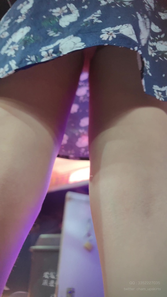 【XLBCD】217蓝色碎花裙眼睛小姐姐，粉色可爱内内 08.jpg