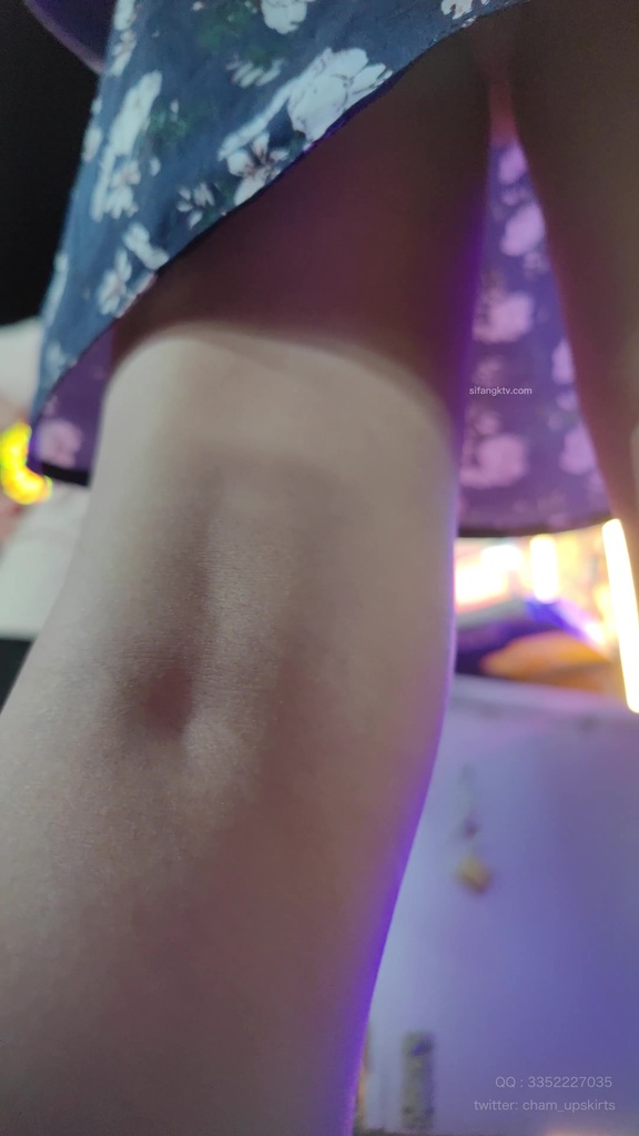 【XLBCD】217蓝色碎花裙眼睛小姐姐，粉色可爱内内 12.jpg