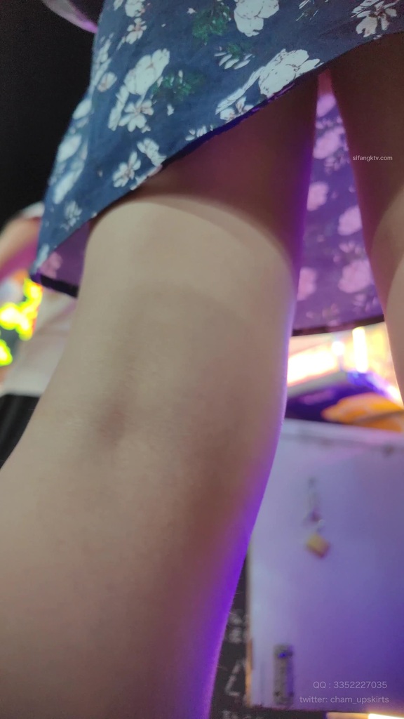 【XLBCD】217蓝色碎花裙眼睛小姐姐，粉色可爱内内 14.jpg