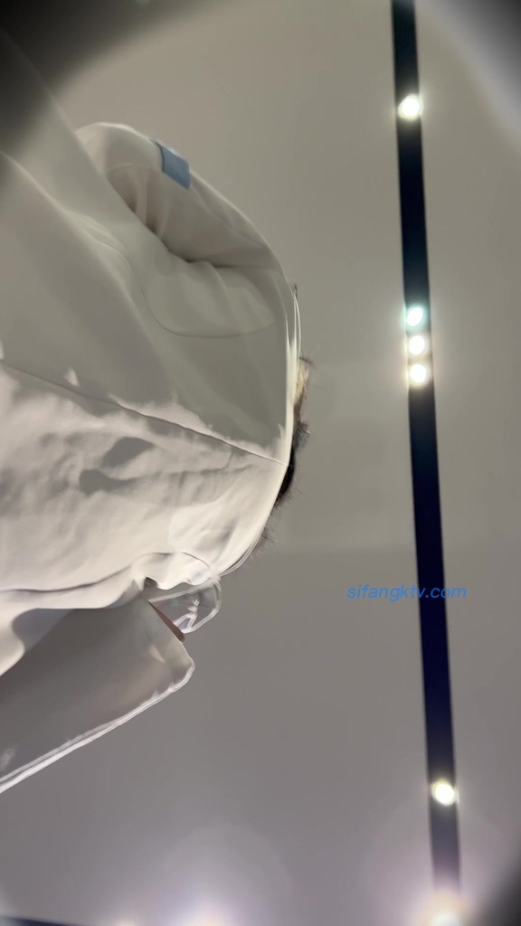 2022超高画质白色骚丝袜学生妹蓝色内半裙全方位角度 05.jpg