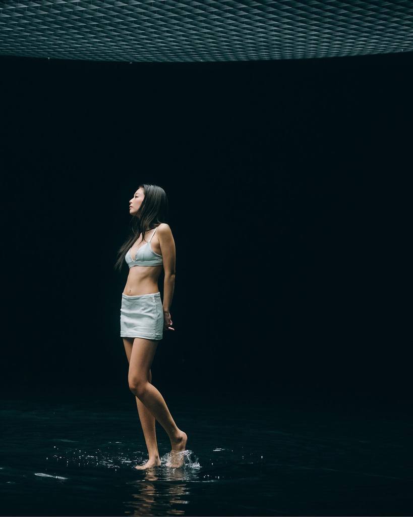 BLACKPINK-Jennie新一輯水上濕髮拍CK內衣廣告14.jpg