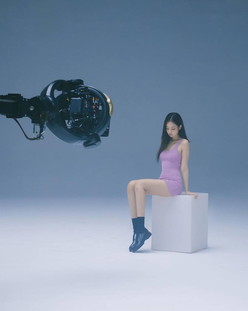 BLACKPINK-Jennie新一輯水上濕髮拍CK內衣廣告15.jpg