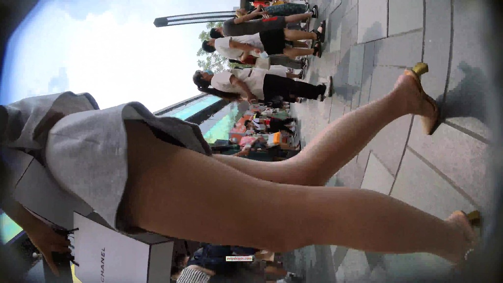 名门夜宴CD系列商圈尾随各种打扮前卫性感美女偷拍裙底风光强行拍摄和男友看电影美女的透明骚丁 216.jpg.jpg