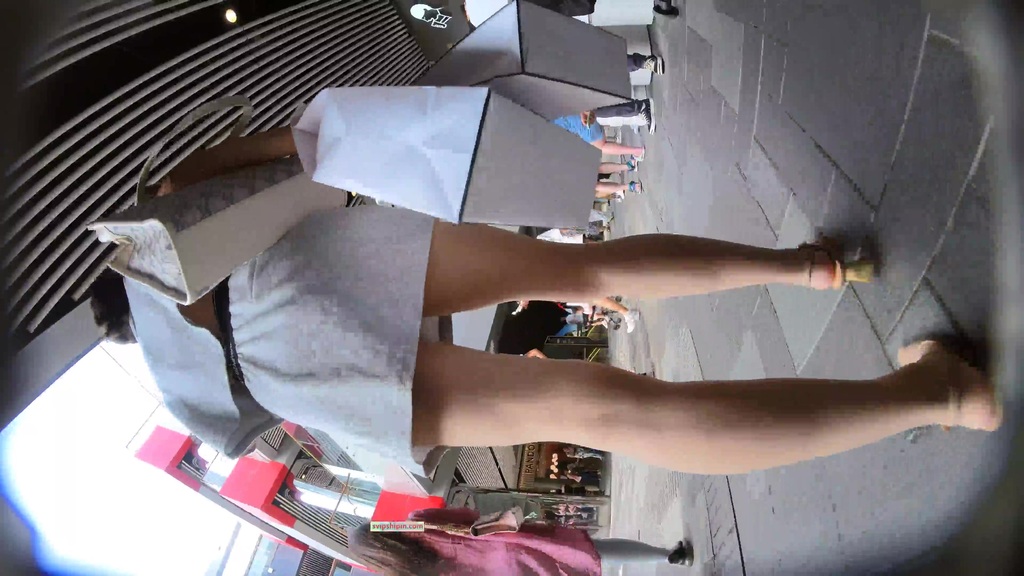 名门夜宴CD系列商圈尾随各种打扮前卫性感美女偷拍裙底风光强行拍摄和男友看电影美女的透明骚丁 250.jpg.jpg