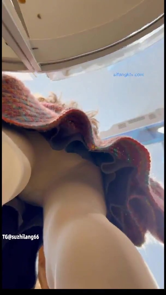 偷拍大师街头尾随偷拍_美女裙底风光白色连衣裤裙白色高跟鞋屁股透M白色内内 129.jpg.jpg