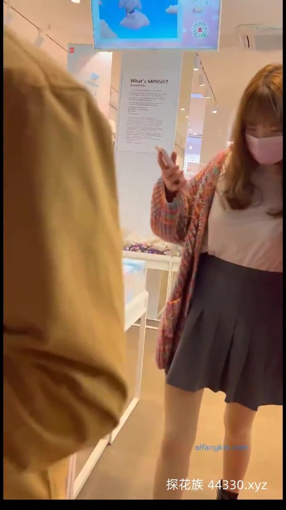 偷拍大师街头尾随偷拍_美女裙底风光白色连衣裤裙白色高跟鞋屁股透M白色内内 213.jpg.jpg