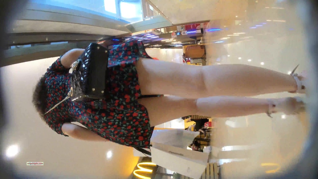 名门夜宴CD系列商圈尾随各种打扮前卫性感美女偷拍裙底风光强行拍摄和男友看电影美女的透明骚丁 468.jpg.jpg