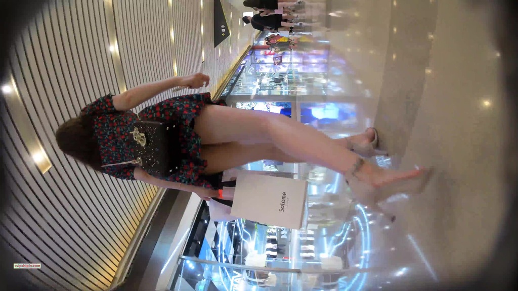 名门夜宴CD系列商圈尾随各种打扮前卫性感美女偷拍裙底风光强行拍摄和男友看电影美女的透明骚丁 495.jpg.jpg