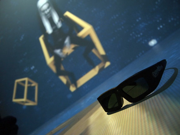 採用主動式 3D 眼鏡.jpg