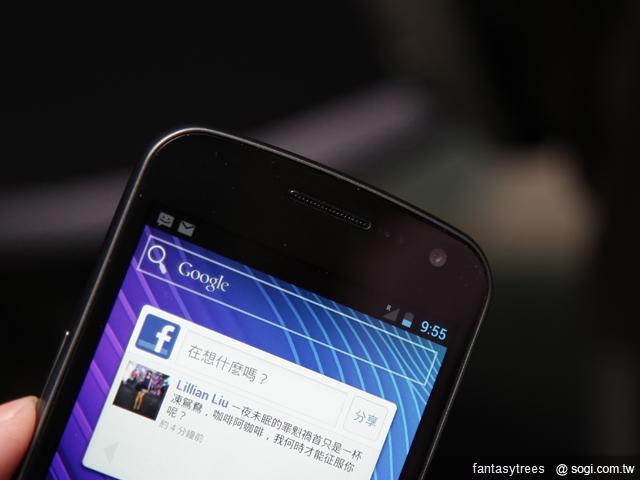 2.內建 130 萬畫素視訊鏡頭，用戶可用以撥打視訊電話，並具備臉部解鎖功能.JPG.jpg