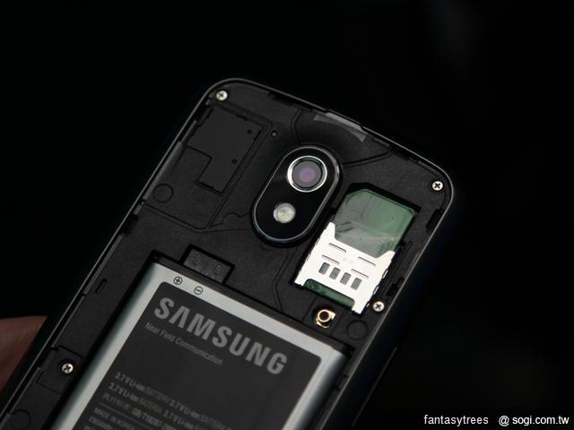 12.不支援 microSD 記憶卡的容量擴充.JPG