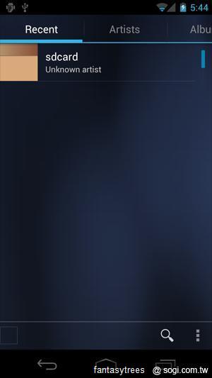 35.由於是測試手機，並沒有辦法置入音樂測試；不過音樂播放器的整體操作相當流暢.png.png