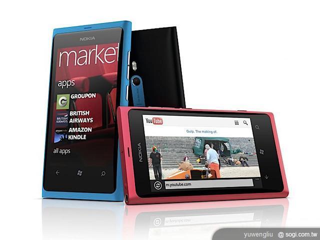 1.Lumia 800 使用 Windows Phone 7.5 Mango 作業系統.外型和N9有點相似.jpg