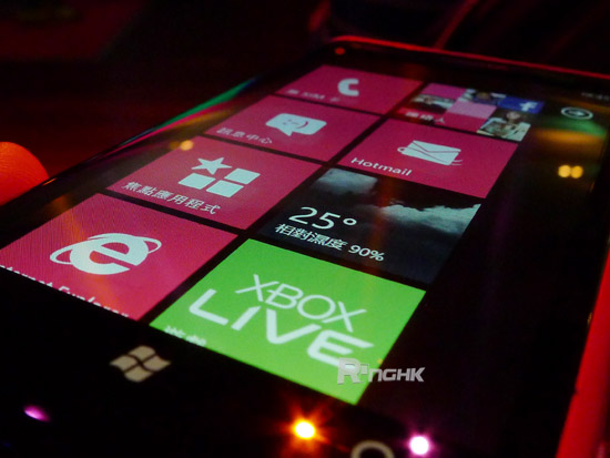 10.螢幕可視角相當高，就算接近 180 度都可以睇到清晰影像.jpg