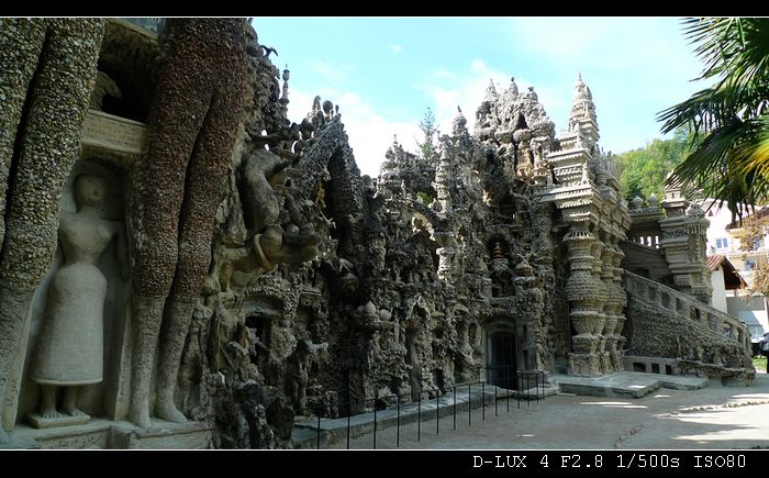 Palais Ideal du Facteur Cheval (France) 2R.jpg