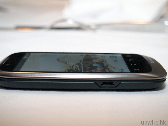 7.機身左側設有 micro USB 端子.jpg