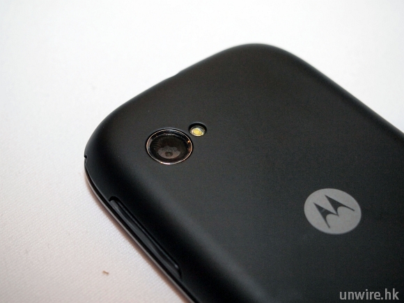 11.機背鏡頭像素為 500 萬加led燈.jpg