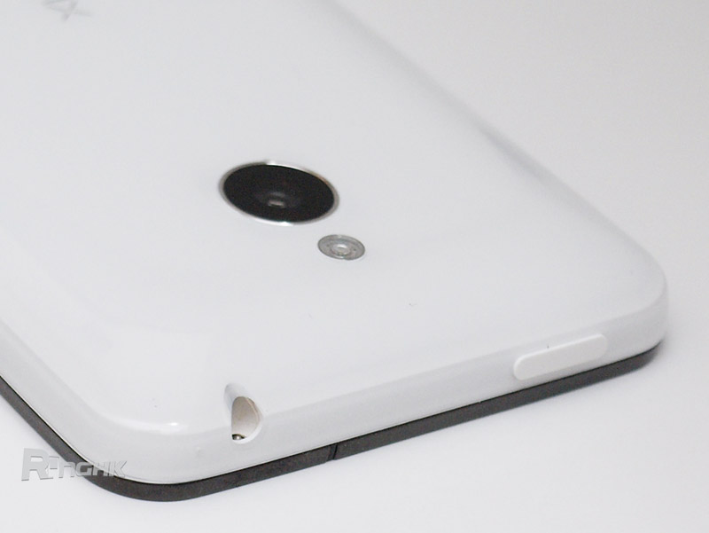 13.3.5mm 耳筒插口設於手機的頂底部.jpg