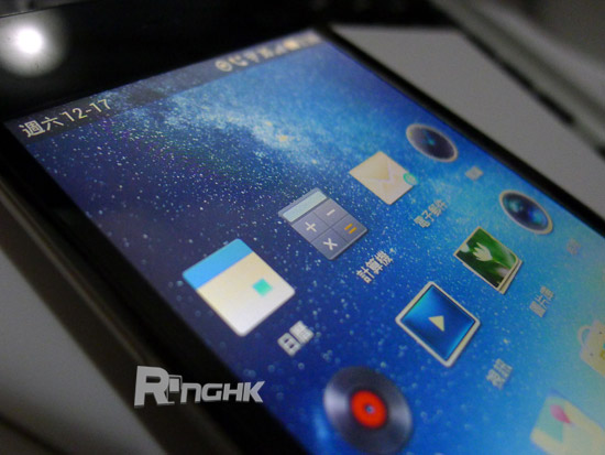 14. 4 吋的 640 x 960 螢幕 (ppi292)，採用 Sharp 的 Mobile ASV TFT 技術，可視角、.jpg